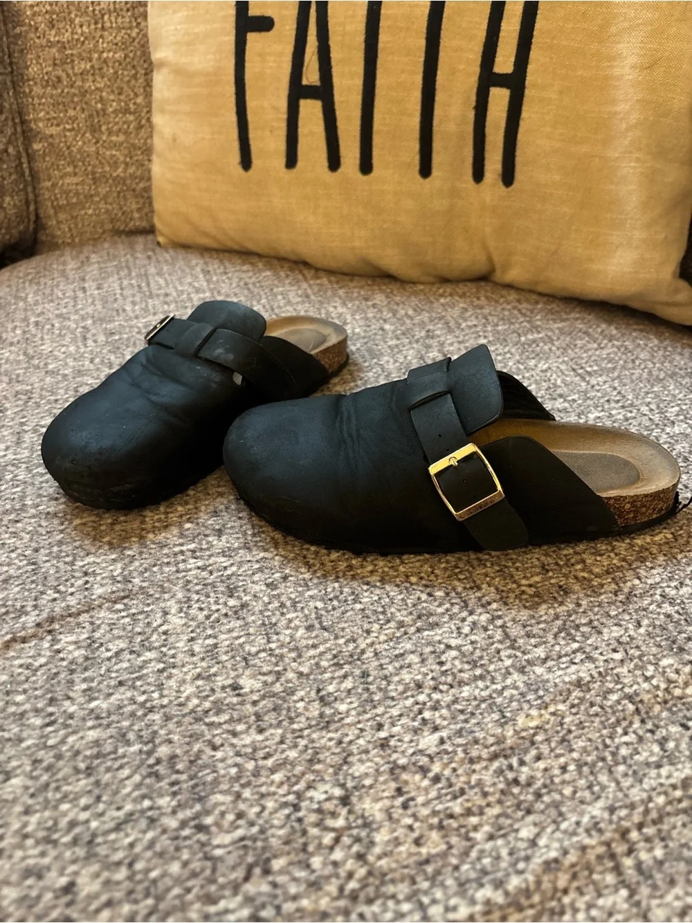 SHEIN Black Kids Slip-On Buckle Moccasins with Gold Buckle